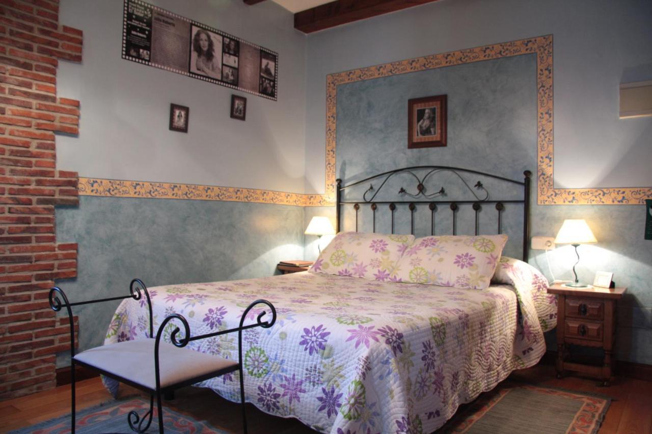 Y Estudios- 