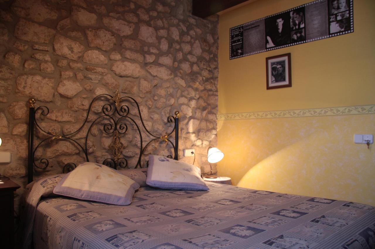 Y Estudios- 
