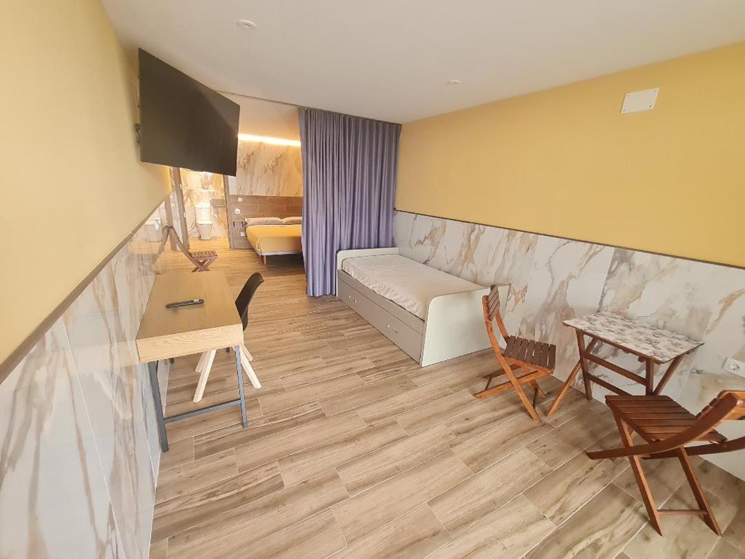 Hotel Y Estudios- 