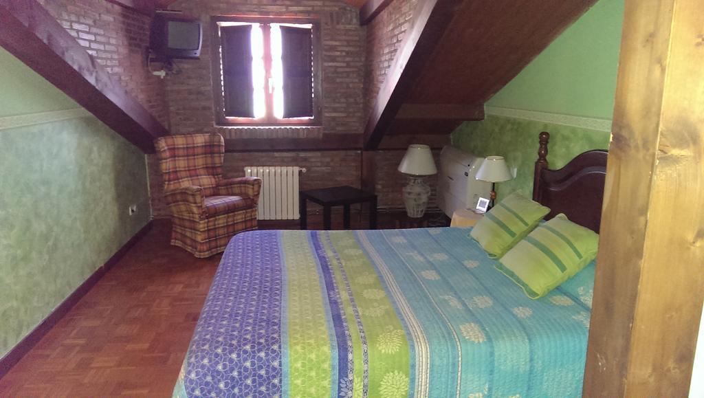 Hotel Y Estudios- 