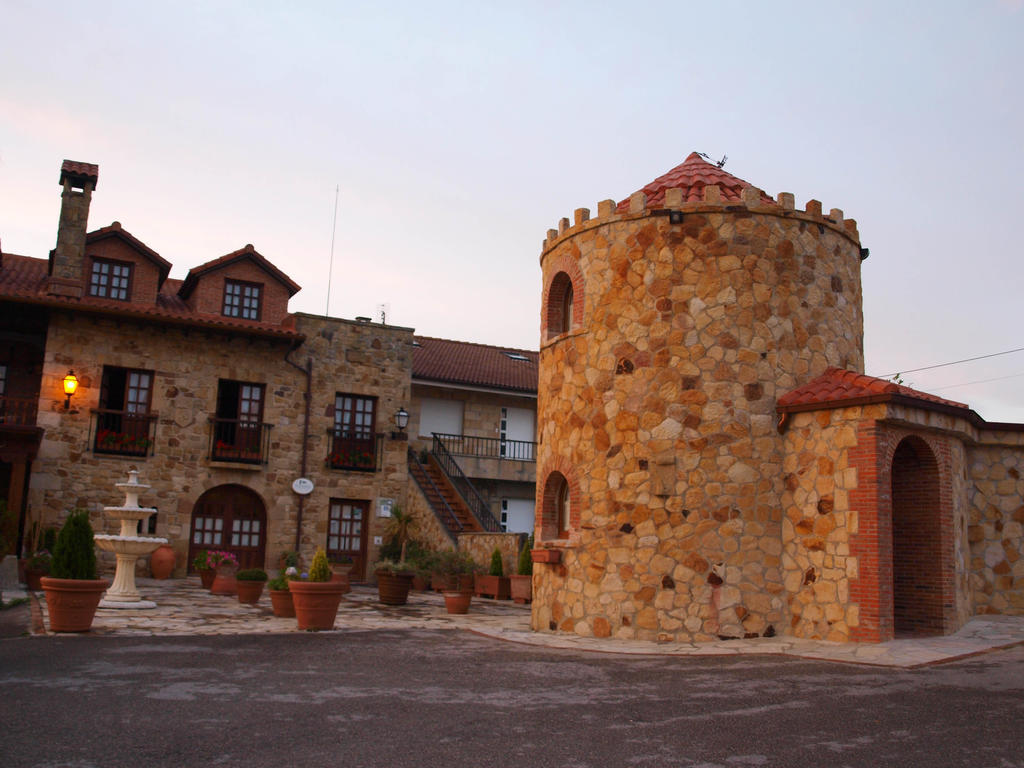 Hotel Y Estudios- 