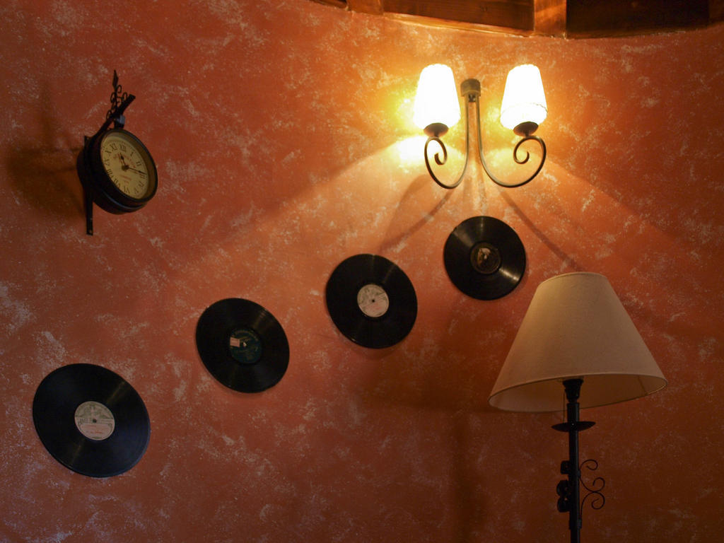 Y Estudios- 