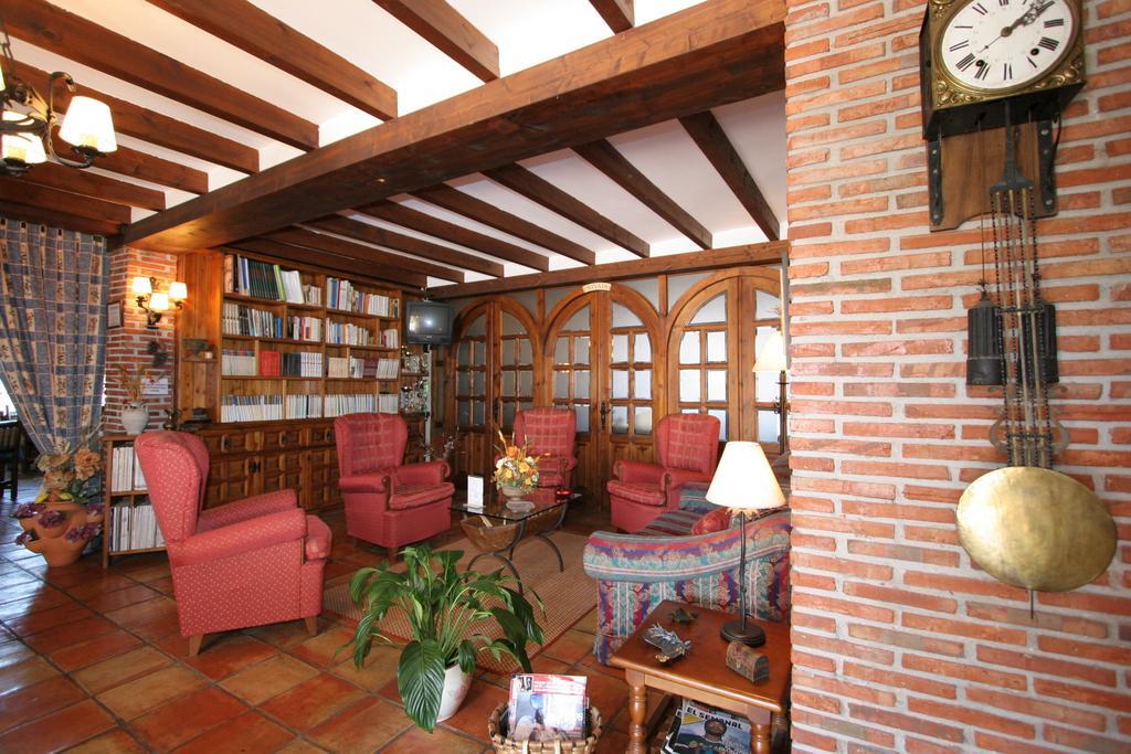 Y Estudios- 