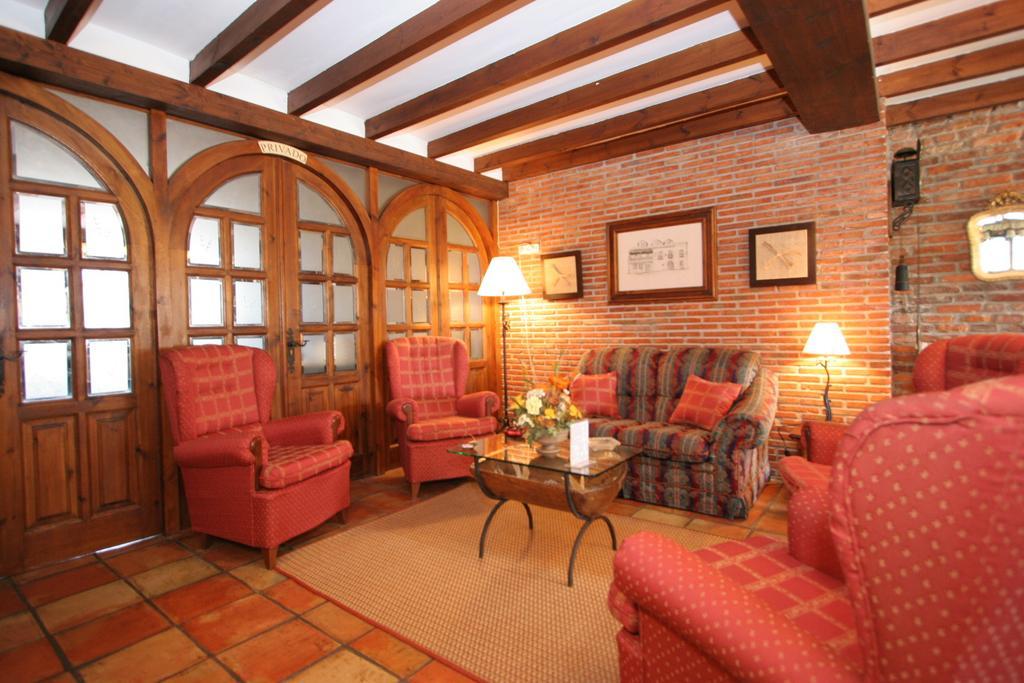 Hotel Y Estudios- 