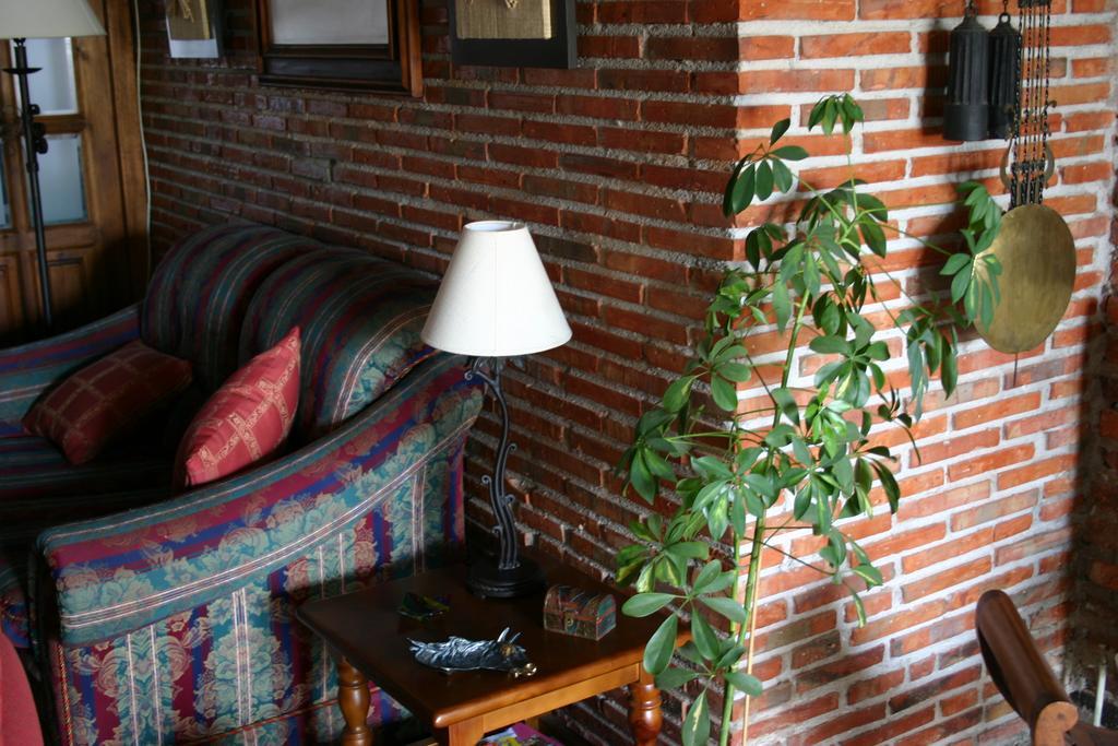 Hotel Y Estudios- 