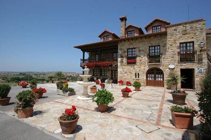 Hotel Y Estudios- 